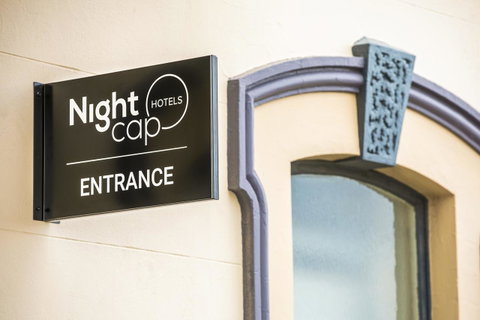 Nightcap At Exeter Hotel - QLD Tourism 19