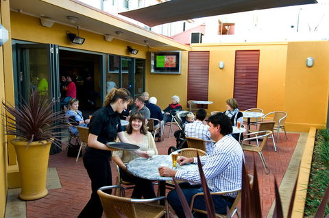 Loxton Community Hotel Motel - Queensland Tourism 13