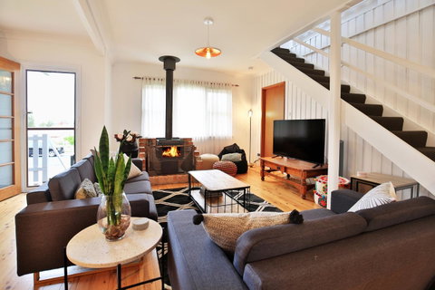 Hudson Bay @ Basin View-Pet Friendly-15 Mins To Hyams Beach - QLD Tourism 0