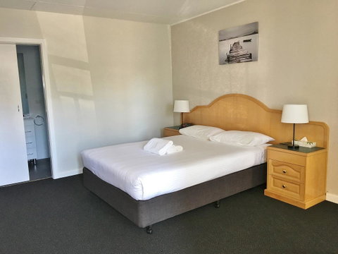 Hilton Beachfront Motel - QLD Tourism 31