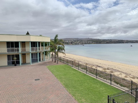 Hilton Beachfront Motel - QLD Tourism 13