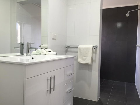 Hilton Beachfront Motel - QLD Tourism 37