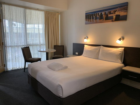 Hilton Beachfront Motel - QLD Tourism 1