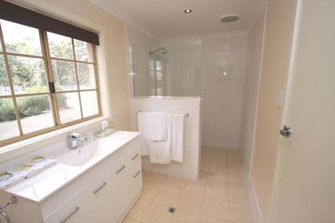Clare Central - QLD Tourism 9