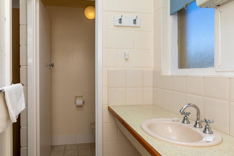 Blue Seas Motel - QLD Tourism 9