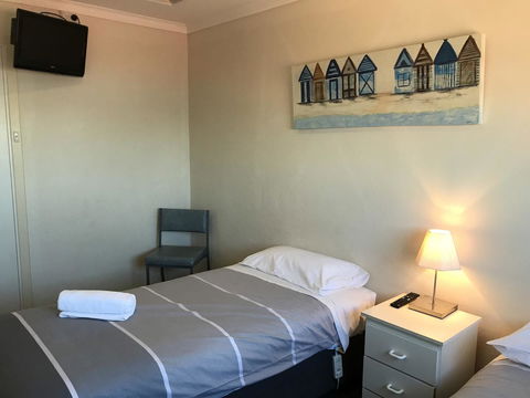 Robetown Motor Inn & Apartments - Queensland Tourism 13