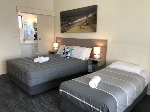 Robetown Motor Inn & Apartments - Queensland Tourism 11