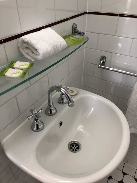 Adelaide Airport Motel - QLD Tourism 23