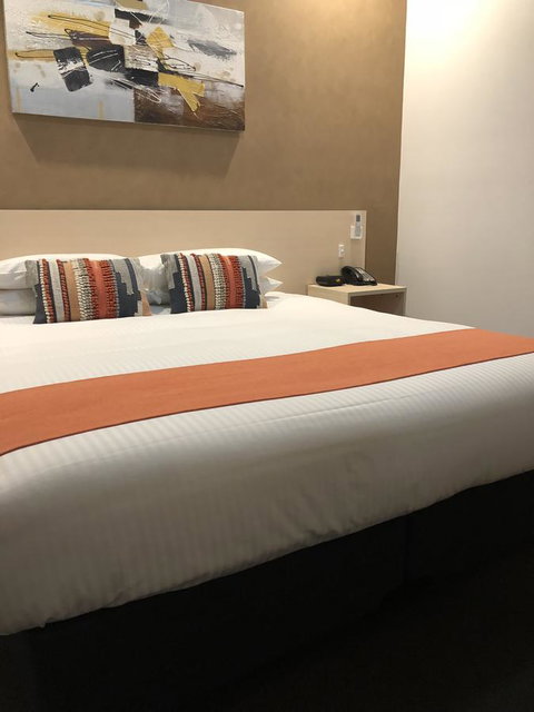 Adelaide Airport Motel - QLD Tourism 24