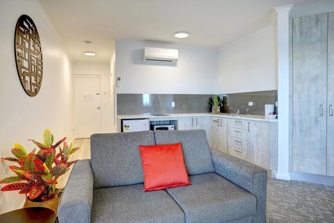 Limani Motel - QLD Tourism 14