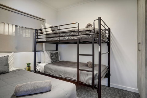 Limani Motel - QLD Tourism 5