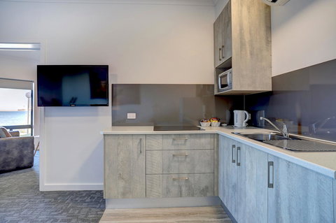 Limani Motel - QLD Tourism 1