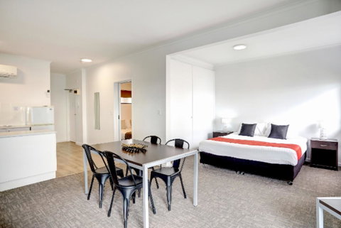 Limani Motel - QLD Tourism 43