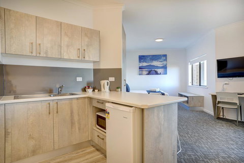 Limani Motel - QLD Tourism 39