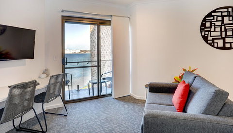 Limani Motel - QLD Tourism 15