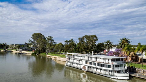 Murray River Queen - QLD Tourism 0