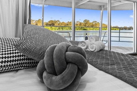 Murray River Queen - QLD Tourism 8