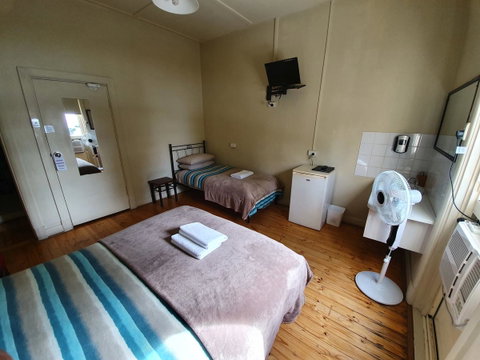 Pier Hotel Port Lincoln - QLD Tourism 15