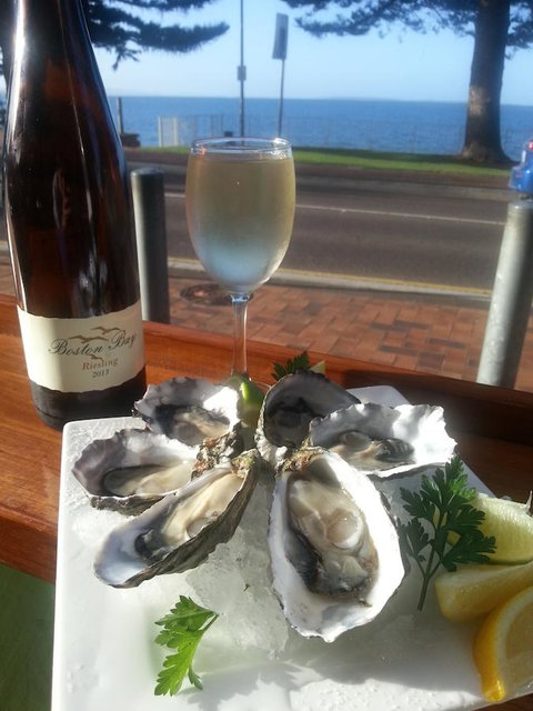 Pier Hotel Port Lincoln - QLD Tourism 7
