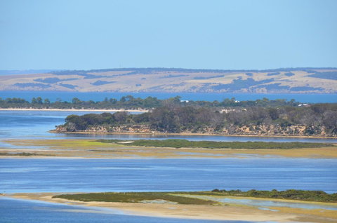 Of Stone & Wood Guesthouse - QLD Tourism 3