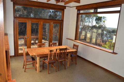 Of Stone & Wood Guesthouse - QLD Tourism 4