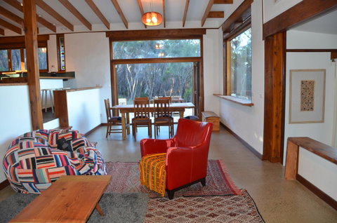Of Stone & Wood Guesthouse - QLD Tourism 5