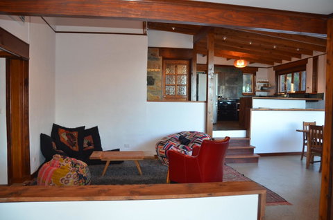 Of Stone & Wood Guesthouse - QLD Tourism 8