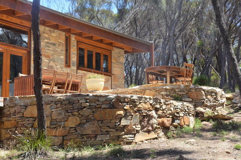 Of Stone & Wood Guesthouse - QLD Tourism 22
