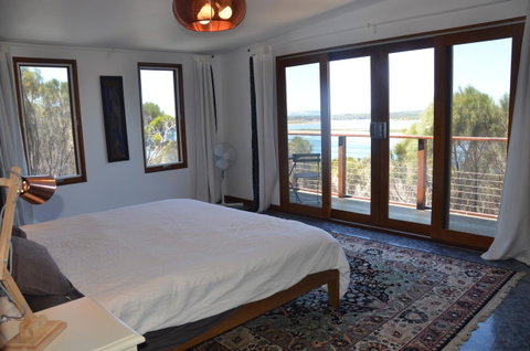 Of Stone & Wood Guesthouse - QLD Tourism 12