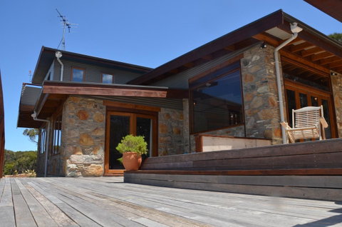 Of Stone & Wood Guesthouse - QLD Tourism 1