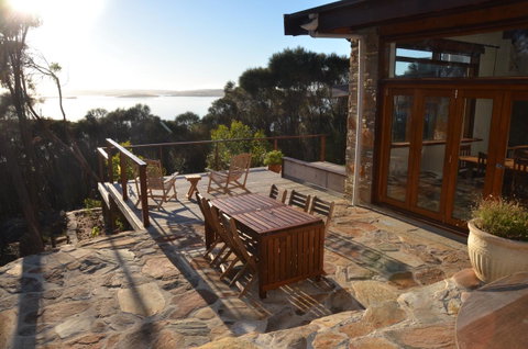 Of Stone & Wood Guesthouse - QLD Tourism 17
