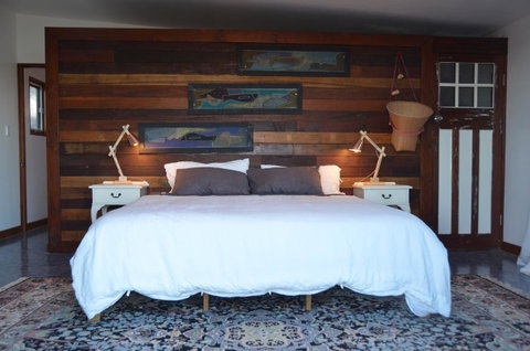 Of Stone & Wood Guesthouse - QLD Tourism 11
