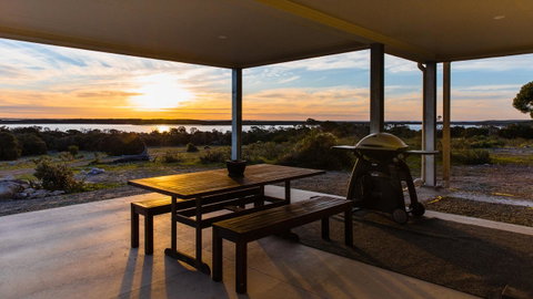 Southern Ocean Lookout - QLD Tourism 12