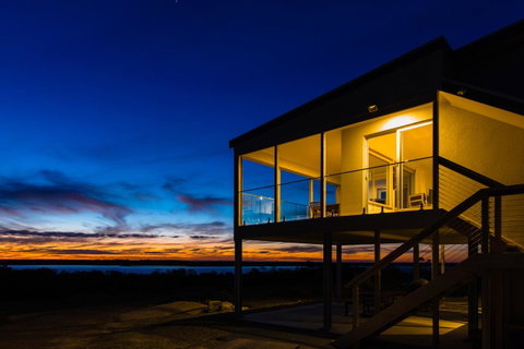 Southern Ocean Lookout - QLD Tourism 0