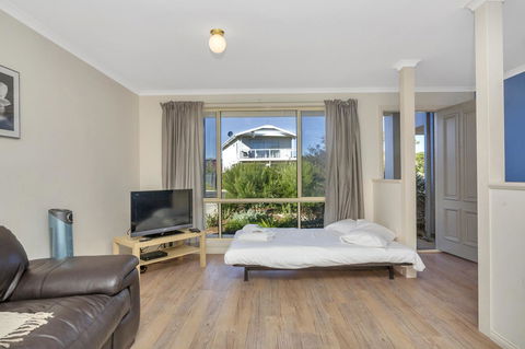 The Lighthouse - Port Willunga - C21 SouthCoast Holidays - Queensland Tourism 9