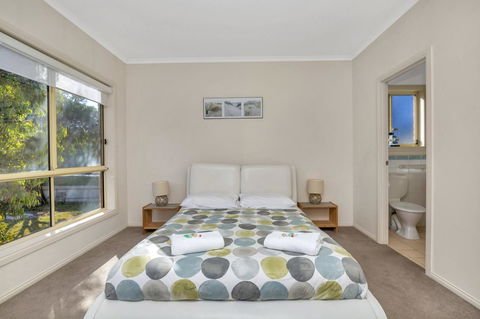 The Lighthouse - Port Willunga - C21 SouthCoast Holidays - Queensland Tourism 3