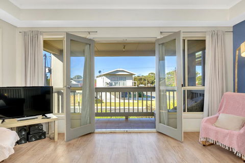 The Lighthouse - Port Willunga - C21 SouthCoast Holidays - Queensland Tourism 2