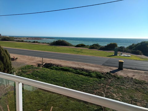 Seafront Shack - QLD Tourism 1