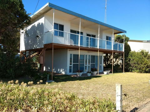 Seafront Shack - QLD Tourism 4
