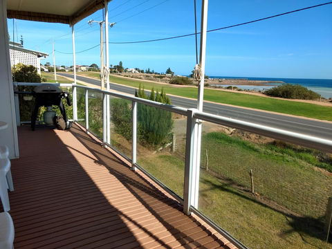 Seafront Shack - QLD Tourism 10
