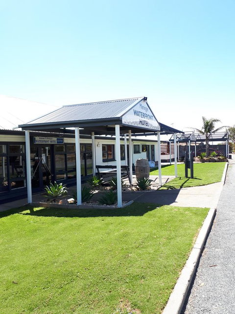 Meningie Waterfront Motel - QLD Tourism 0