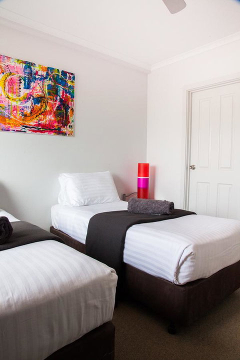 Mariners Cay Apartment - QLD Tourism 13