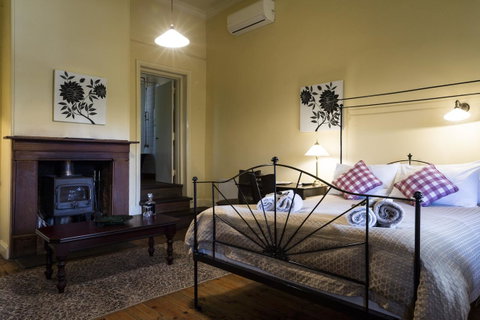 The Rising Sun Hotel - QLD Tourism 11