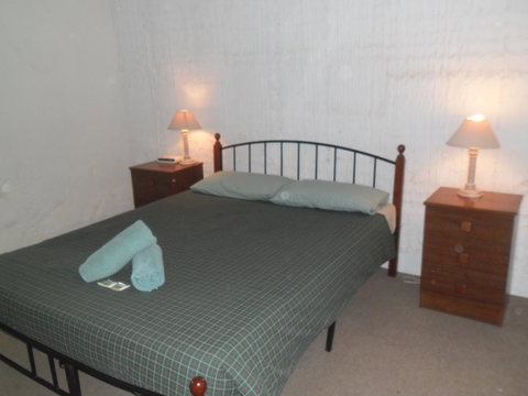 Desert View Apartments - QLD Tourism 5