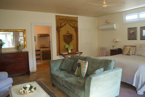 Athelney Cottage Bed And Breakfast - QLD Tourism 4