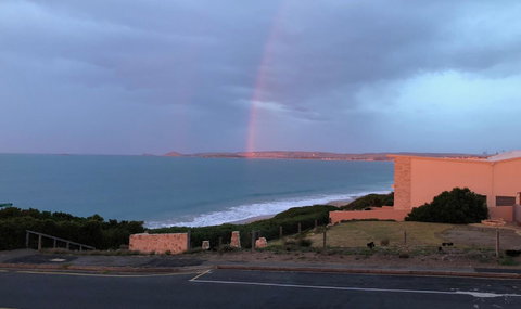 Southern Sands\' Beachfront Apartment - QLD Tourism 18