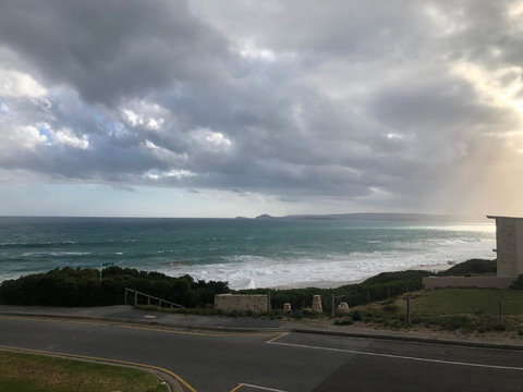 Southern Sands\' Beachfront Apartment - QLD Tourism 17