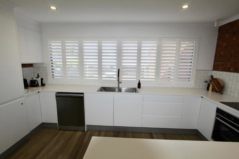 Southern Sands\' Beachfront Apartment - QLD Tourism 5