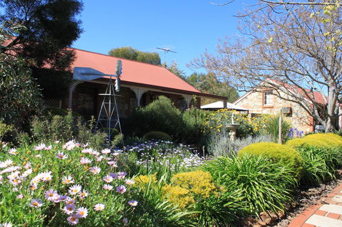 Langmeil Cottages - Queensland Tourism 4