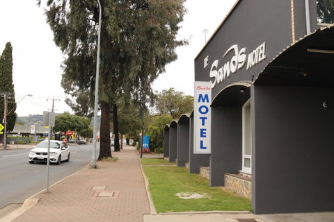 The Sands Motel Adelaide - QLD Tourism 1